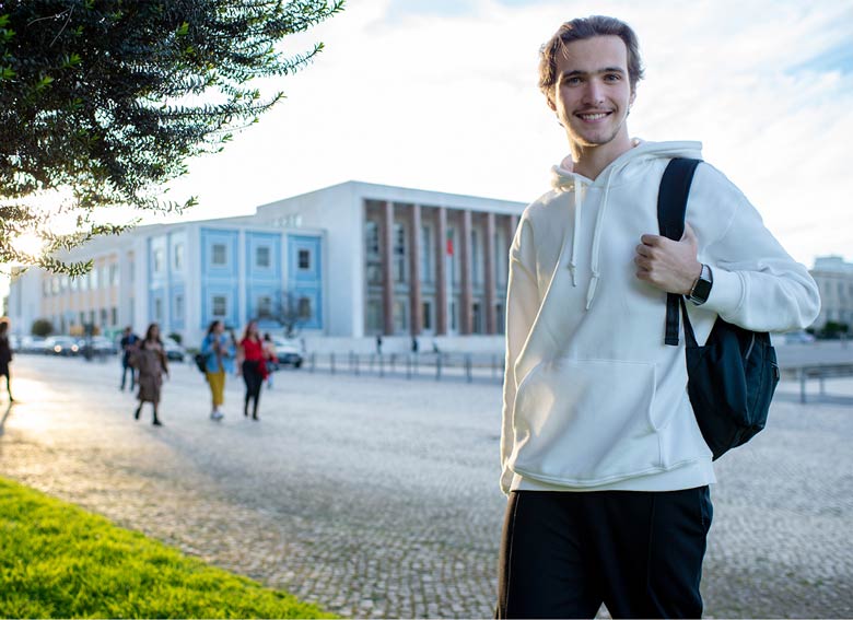 la-profe-de-portugues-estudia-en-portugal-estudiante-universitario la-profe-de-portugues-estudia-en-portugal-estudiante-universitario